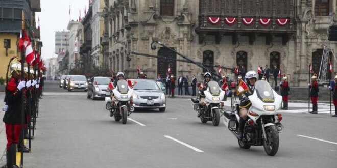 Dos choferes asignados al Despacho Presidencial conducen pese a tener el brevete cancelado o vencido.