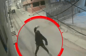 Criminales vestidos de negro actuaron en moto y huyeron tras colocar artefacto.