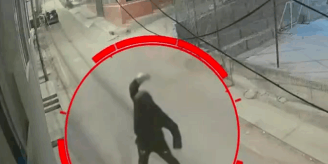 Criminales vestidos de negro actuaron en moto y huyeron tras colocar artefacto.