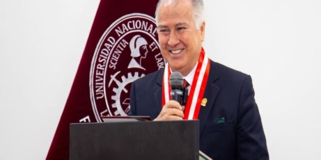Alfonso López Chau.