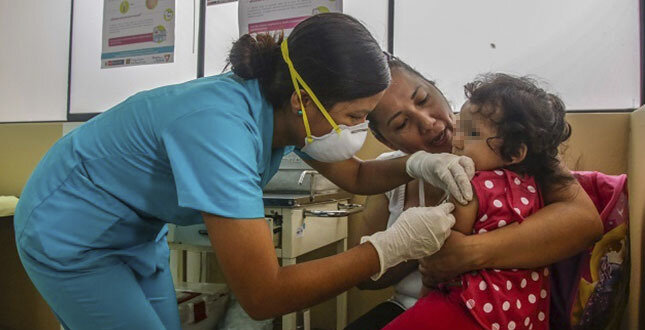 Exhortan a padres de familia a vacunar a sus menores hijos.