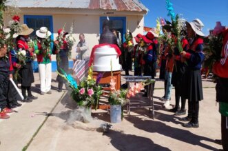 Compañeritos de Yamileth la despidieron entre lágrimas.