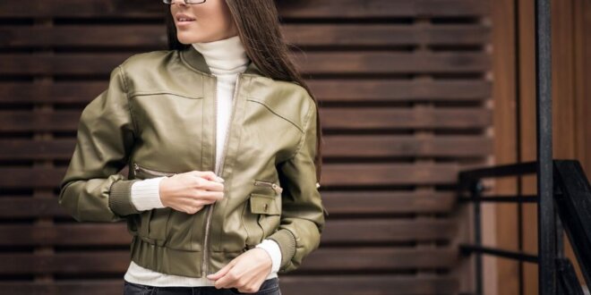 7 maneras de combinar una casaca femenina para lograr outfits perfectos