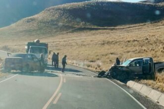 Aparatoso choque frontal deja una persona muerta 2