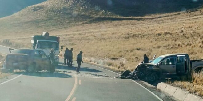 Aparatoso choque frontal deja una persona muerta 2