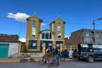 Obispo arremete contra parroco