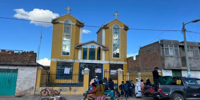 Obispo arremete contra parroco