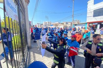 Ayer protestaron frente al municipio provincial.