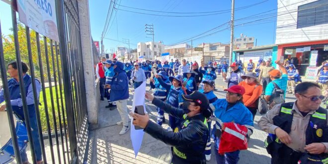 Ayer protestaron frente al municipio provincial.
