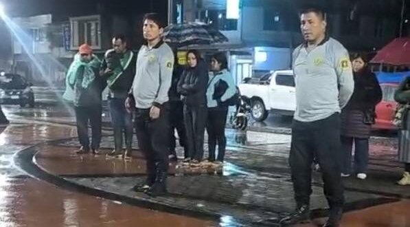 Ronderos detienen a Policias en jarana 1