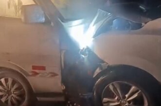 chque frontal entre combi y camioneta en alto puno 2