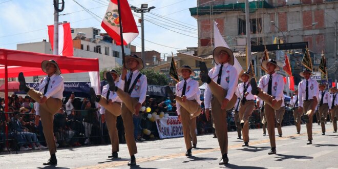 desfiles en Arequipa colegios ganadores campeon de campeones 20 julio
