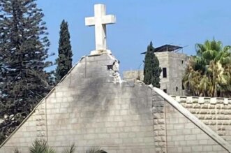 israel bombardea iglesia catolica gaza 800x533 1