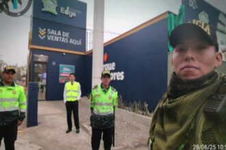policias sorprendidos cuidando obra privada dinero extra 800x533 1