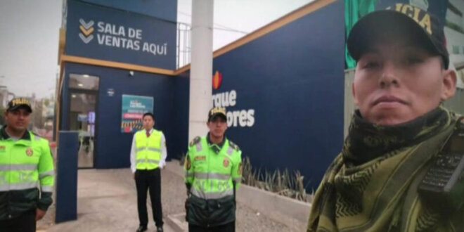 policias sorprendidos cuidando obra privada dinero extra 800x533 1