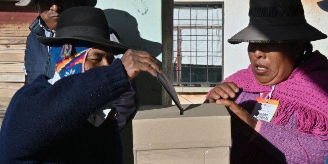 Bolivianos van a las urnas en un contexto de tensiones políticas, una crisis económica y un llamado al voto nulo liderado por el expresidente Evo Morales.