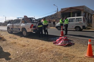 Aparatosa volcadura deja un muerto y dos heridos