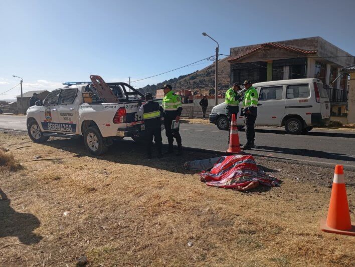 Aparatosa volcadura deja un muerto y dos heridos
