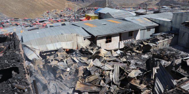 Feroz incendio arrasa con varias viviendas 3