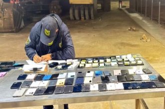 Modernos equipos eran llevados por tres personas a Ilo.