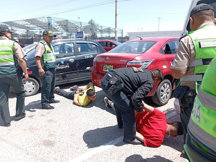 Arequipa: Policía frustra robo de vehículo 1 A 27