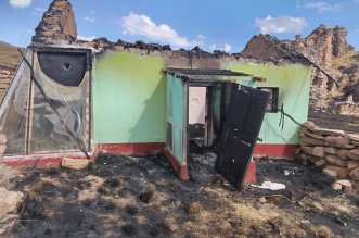 Incendio arrasa con 5 VIVIENDAS UNO