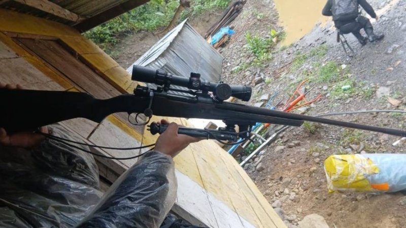 1. CONFLICTO DEJA UN MUERTO Sujetos que siembran terror estan fuertemente armados