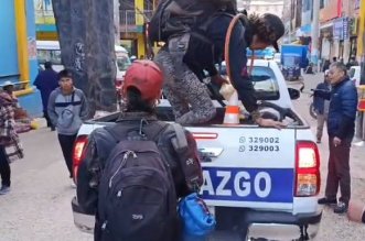 2. DETIENE A EXTRANJEROS
