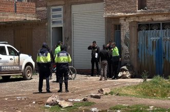 2. MUJER PERECIO GRADAS aaa
