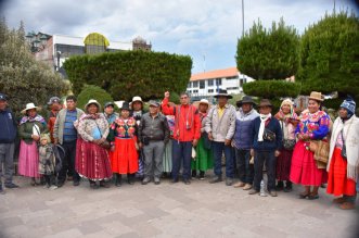Aymaras recuperan dinero del Obispo 1