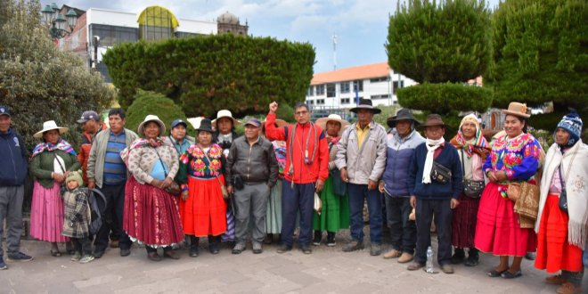 Aymaras recuperan dinero del Obispo 1