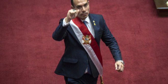 José Jerí inicia su mandato interino en Perú con 45% de aprobación 1 Jose Jeri presidente interino peru efe 700x467 1