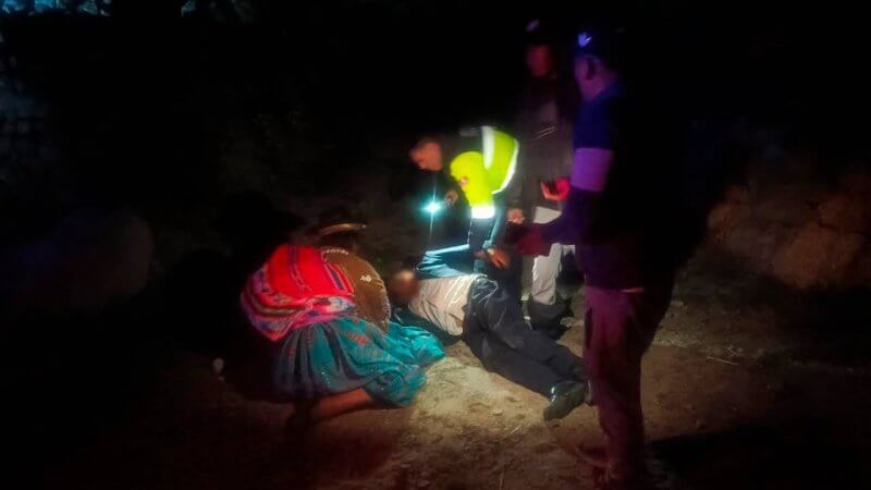 Varon sufre terrible caida a una cuneta