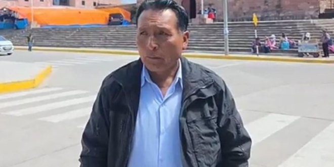 Puno:. Trabajador municipal festinó con las obras 1 abridora silueta