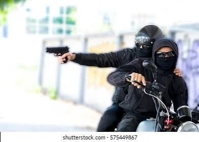 Arequipa: A punta de pistola le roban celular 1 b 20