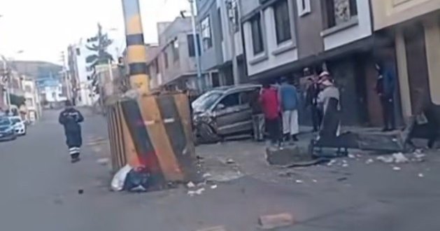 Puno: Camioneta se estrella en la Av. Circunvalación 1 camioneta se estrella en la av circunvalacion