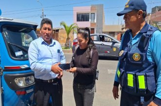mototaxista devuelve celular a pasajera