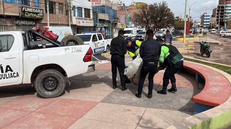 1. AMANECIO MUERTO FRENTE A HOSPITAL FOTON