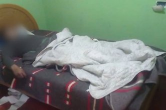 1. HUESPED ES HALLADO MUERTO SOBRE FOTON CUADRO NEGRO