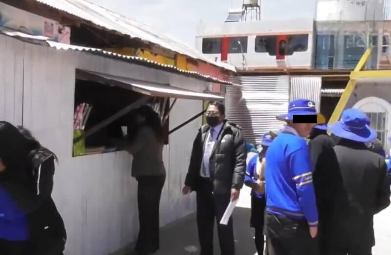 2. LADRONES QUIOSCOS sobre foton cuadro rojo 222