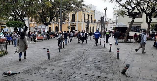 Arequipa: Lo acuchillan para robarle móvil 1 B 1