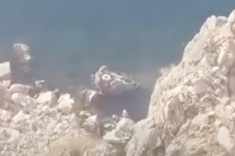 Vehiculo cae al lago