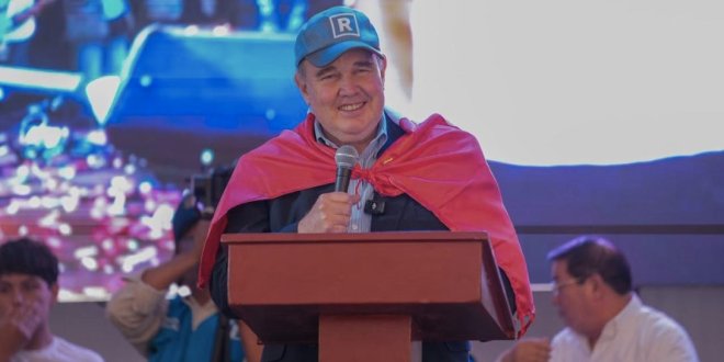 Rafael López Aliaga promete invertir S/ 1.000 millones en seguridad durante inauguración de local en La Victoria 1 WhatsApp Image 2025 11 09 at 16.40.03