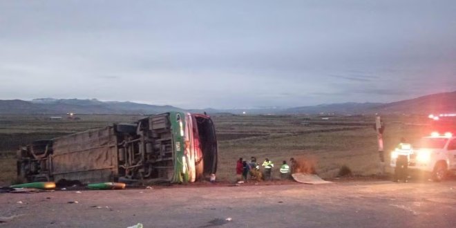 Arequipa: Tres muertos y 30 heridos tras despiste de ómnibus 1 a 17
