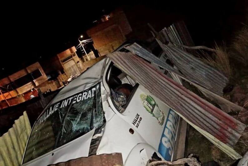 Camioneta de Serenazgo se despista y cae a un pendiente en Azángaro 1 accidente