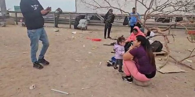 extranjeros llegan a frontera