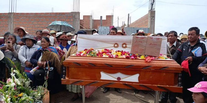 1. ULTTIMO ADIOS A MAMA FOTOM