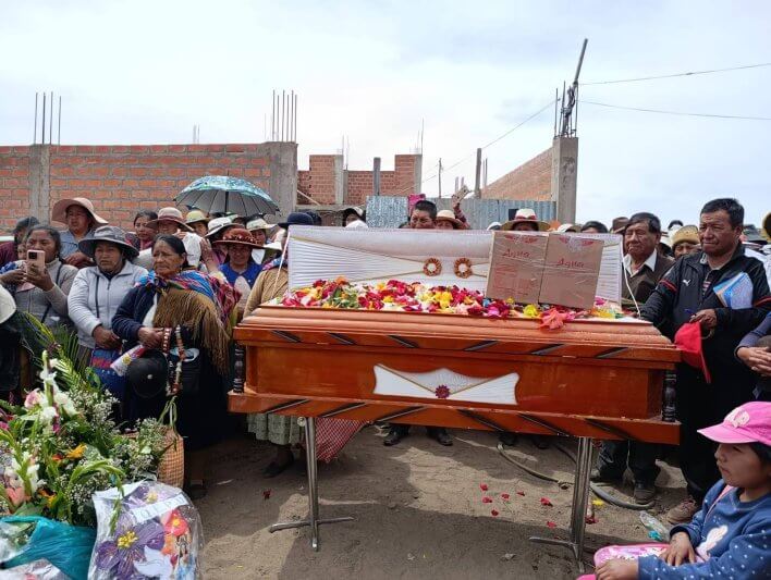 1. ULTTIMO ADIOS A MAMA FOTOM