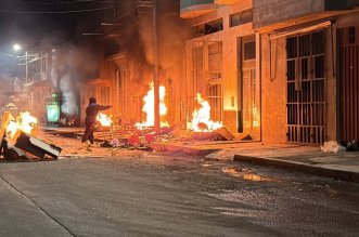 1. VECINOS ATACAN CANTINAS FOTON