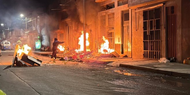 1. VECINOS ATACAN CANTINAS FOTON